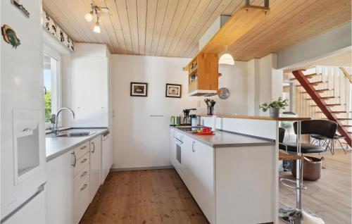 Kitchen, Awesome Home In Glesborg With 4 Bedrooms, Sauna And Wifi in Glesborg