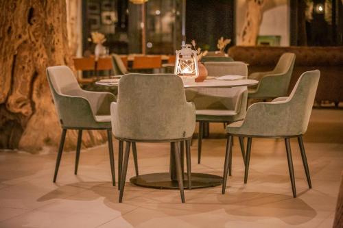 Okapuka Safari Lodge Okapuka Safari Lodge