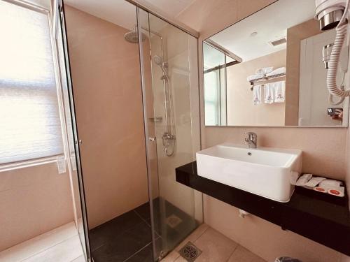 Bathroom, Park View Hotel near Marina Bay Floating Platform