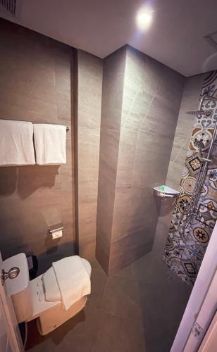 room detail thumbnail 2