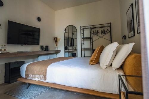 Gaby Lake Suites - image 2