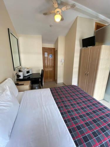 Studio to let in Covent Garden with kitchen 2