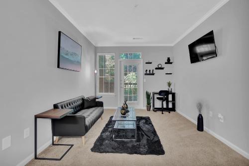 1 BR 1 BA Stylish Apartment in Brookhaven