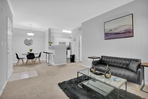 1 BR 1 BA Stylish Apartment in Brookhaven in Atlanta, USA