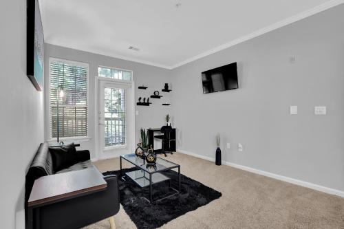 1 BR 1 BA Stylish Apartment in Brookhaven in Atlanta, USA