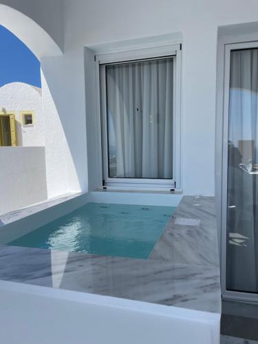 Galatia Villas Room Type - Suite with Hot Tub and Sea View