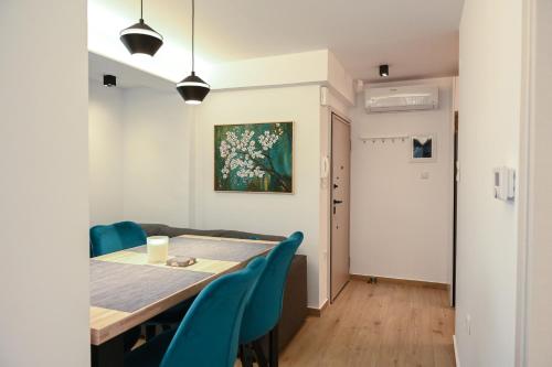 Larisa Hospitality I - Roof Top apartment - with Free Parking