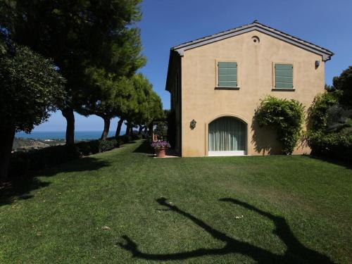  Sea view villa in Civitanova Marche with pool in Elviano