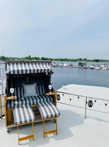 Hausboot La Mare Gabi in Weyhe, Deutschland