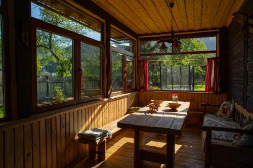 設施, Знакова Хата in 格雷賓尼夫村