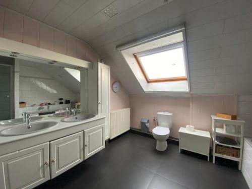 1 - Cozy Stay Near Circuit Spa-Francorchamps - Only 20 Minutes on Foot - Parking free, Malmedy (foto 9)