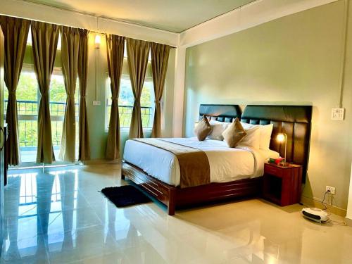 1 king bed, 1 sofa bed