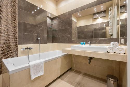 Mokotów 2-Bedroom Premium Apartment - Tap to explore photos