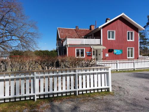 . Flora Dekor gästgård, Lenagården