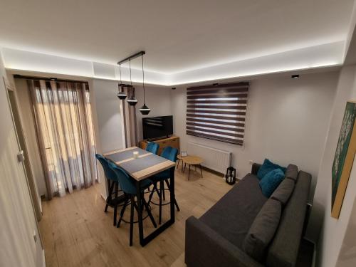 Larisa Hospitality I - Roof Top apartment - with Free Parking