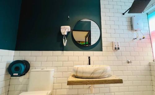 room detail thumbnail 2