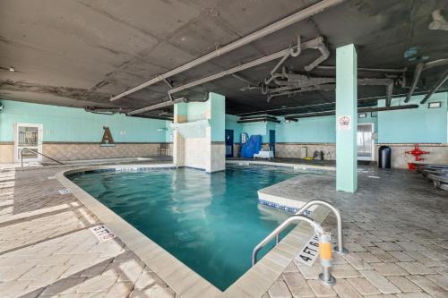 Ocean Front 2BR Elegant Condo in Atlantica Resort - 수영장