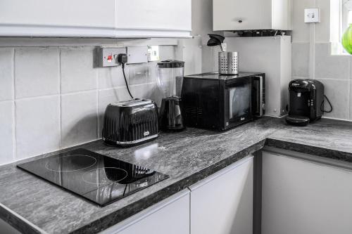 Astonishing Two Bedroom Apartment in Nelson, London (photo 9)