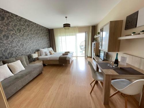 Lake and Spa Apartman - image 10