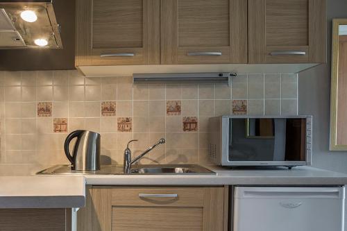 Balhambra Suites - Adults Only - image 2