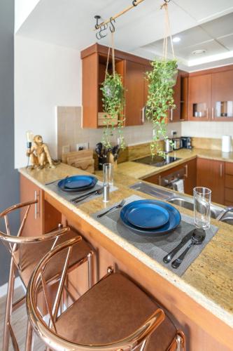 Fairways West Tower - 1BR Apartment - Allsopp&Allsopp - image 4