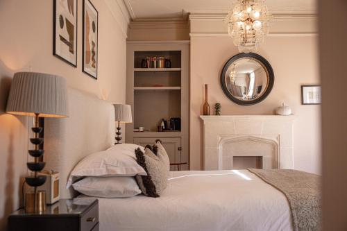 468973176 The Yard in Bath Hotel