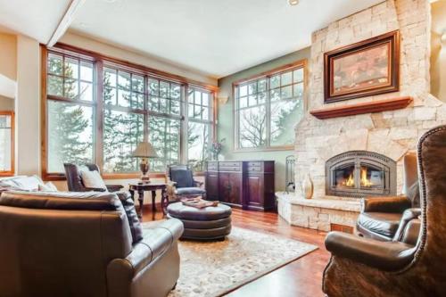 Keystone 6 Bedroom Luxury Estate W- Theater, Hot Tub More! in Keystone, USA