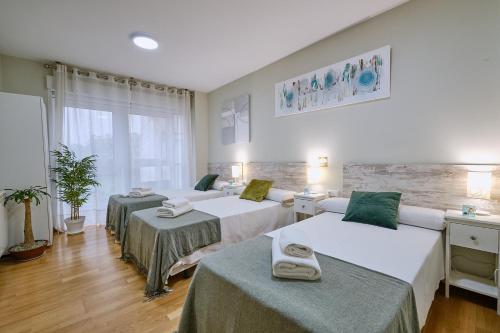 Peregrina Pensión 2 (Peregrina Pension 2) near สนามบินซานติอาโก เด กอมโปสเตลา