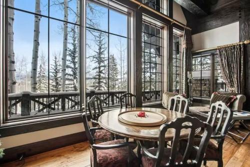 Beaver Creek 5 Bedroom Ski-In-Ski-Out Chateau With Spa, Hot Tub, Gym And Movie Room! in Beaver Creek, USA
