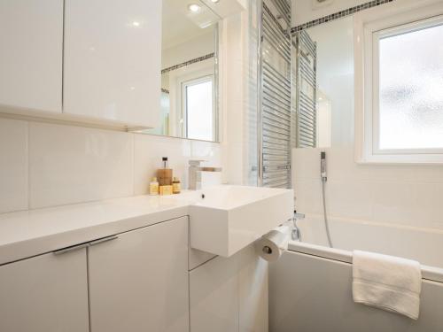 Facilities, Trendy Flat in Sunninghill's Village Atmosphere - Pass the Keys in Ascot