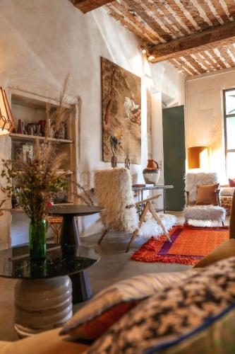 Le petit hotel – St. Rémy - de - Provence, NY