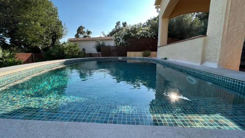 Preciosa casa en Mas Fumats con piscina y bonitas vistas