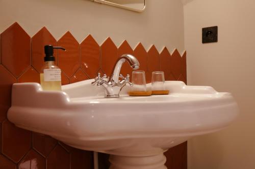 Le petit hotel - image 8
