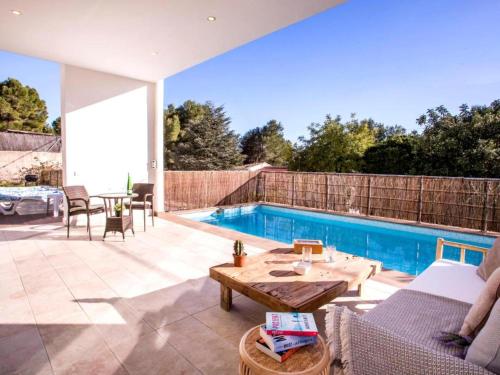  Charming 4-Bed House in Javea - Montgo Park in Montgo