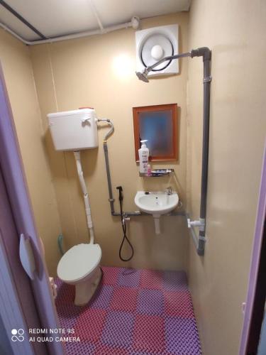 Cabin Roomstay KAK TON in Kuala Ibai