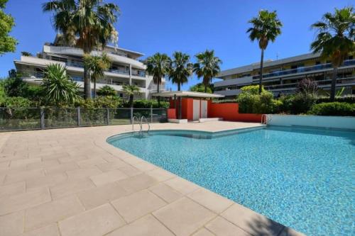 Air conditioning Studio with pool St Laurent du Var, Saint-Laurent-du-Var (foto 6)