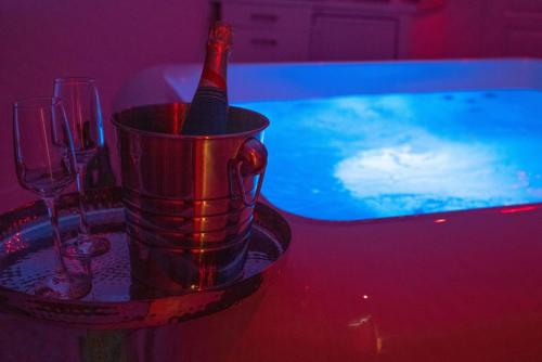 LES SUITES LOVE 2 SPA VUE MER PISCINe, Marsella (foto 8)