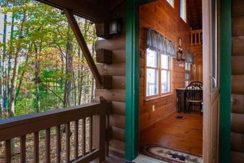 Mountain Time Cabin, Hot tub, Fire Pit, Fireplace