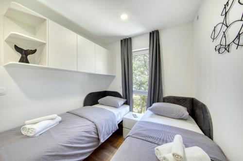 Premium Two-Bedroom Glamping Home with Terrace and Sea View  image 4