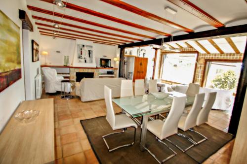 Finca La Coma - modern, well-equipped villa with private pool in Benissa in โบไนเร