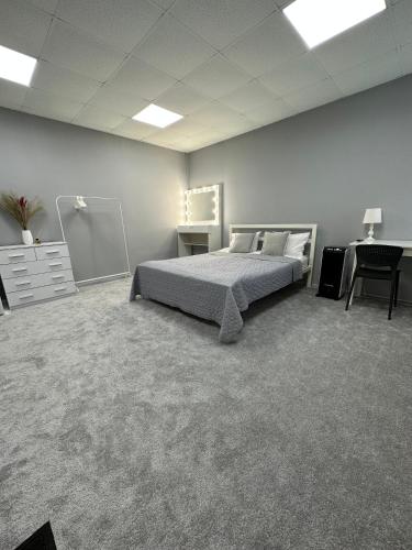 1 queen bed
