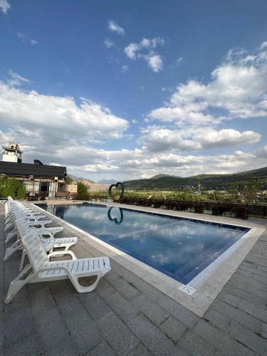 View, LE CHALET MONT And RESTAURANT in Yusufkhona