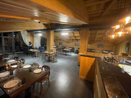 Restaurant, LE CHALET MONT And RESTAURANT in Yusufkhona