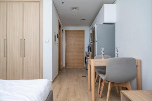 ALH Vacay - Studio near UAE Exchange Metro Station - image 12