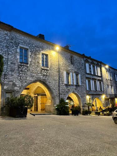 Lac Mondésir the little house and its Bastide