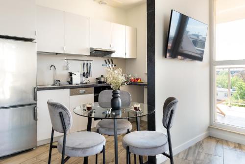 Apartment with Terrace image 9