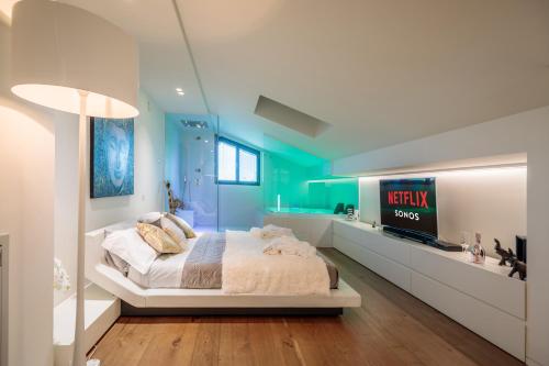 Zuhanyzó, LUXURY VILLA RUBIN with Jacuzzi POOL GYM & SPA near Venice and Padua in Piove di Sacco