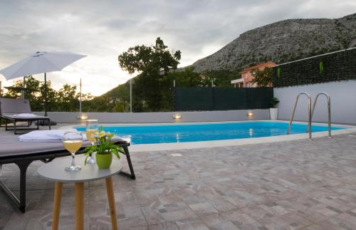 Mountain House Kajko with pool & free parking on site - Accommodation - Gornje Sitno