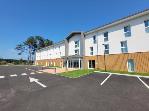 Vista exterior, greet hotel Castets Coeur des Landes in Castets