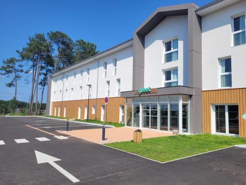 Vista exterior, greet hotel Castets Coeur des Landes in Castets